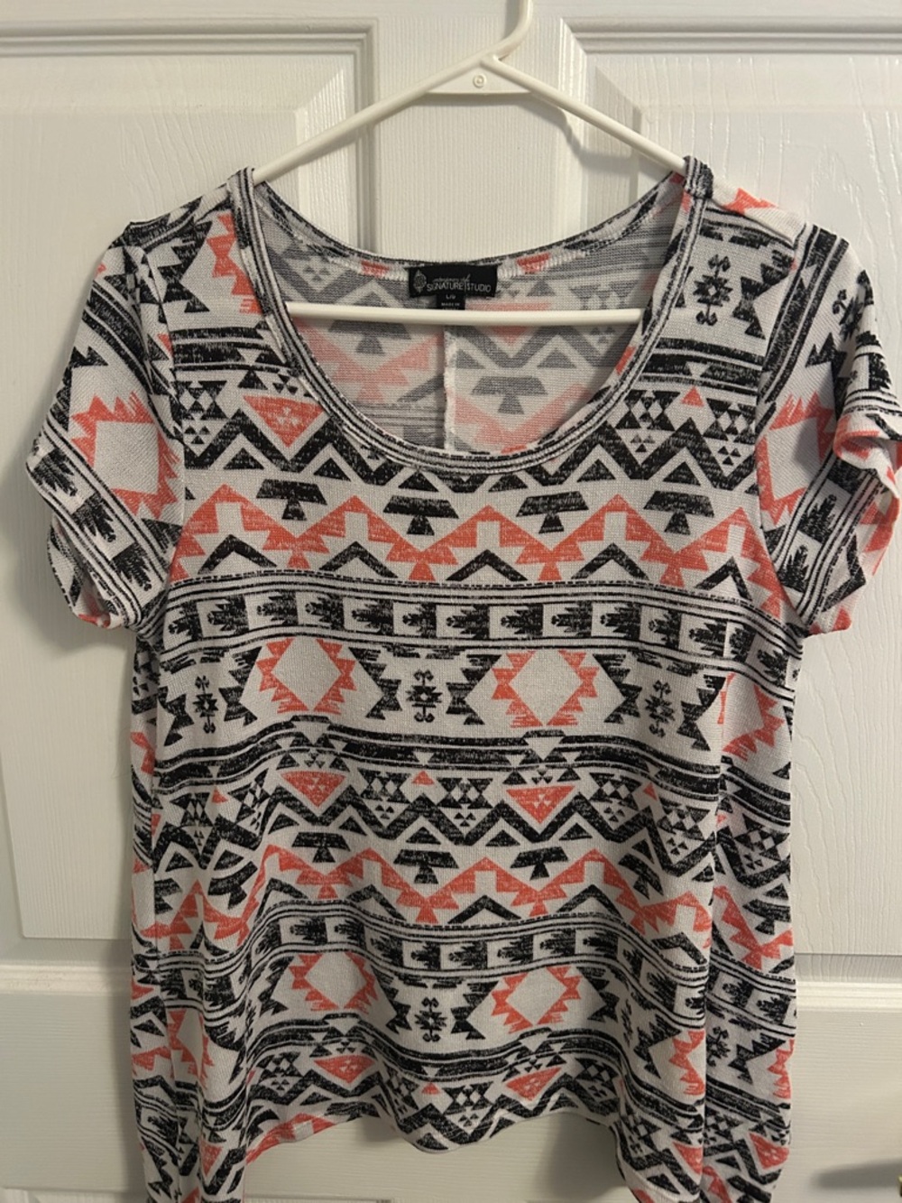Signature Studio Aztec Print Short Sleeve Tee in White, Coral & Black